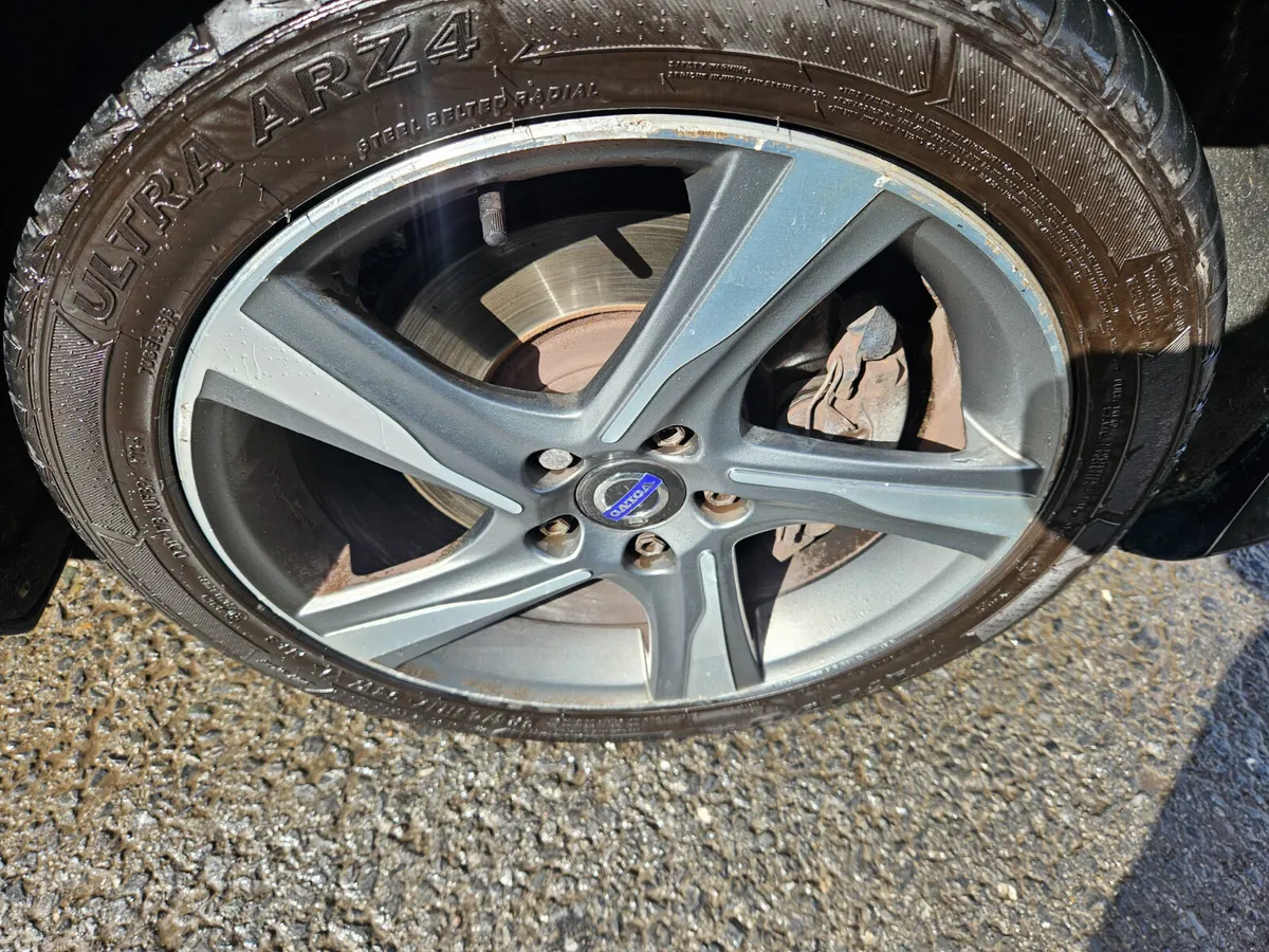 Volvo V40 Hatchback, Diesel, 2014, Black