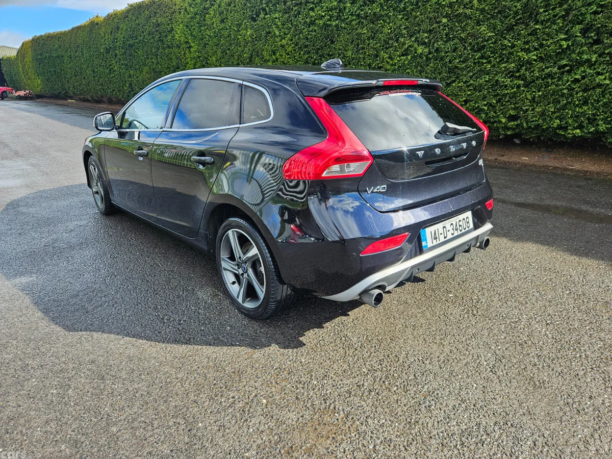Volvo V40 Hatchback, Diesel, 2014, Black