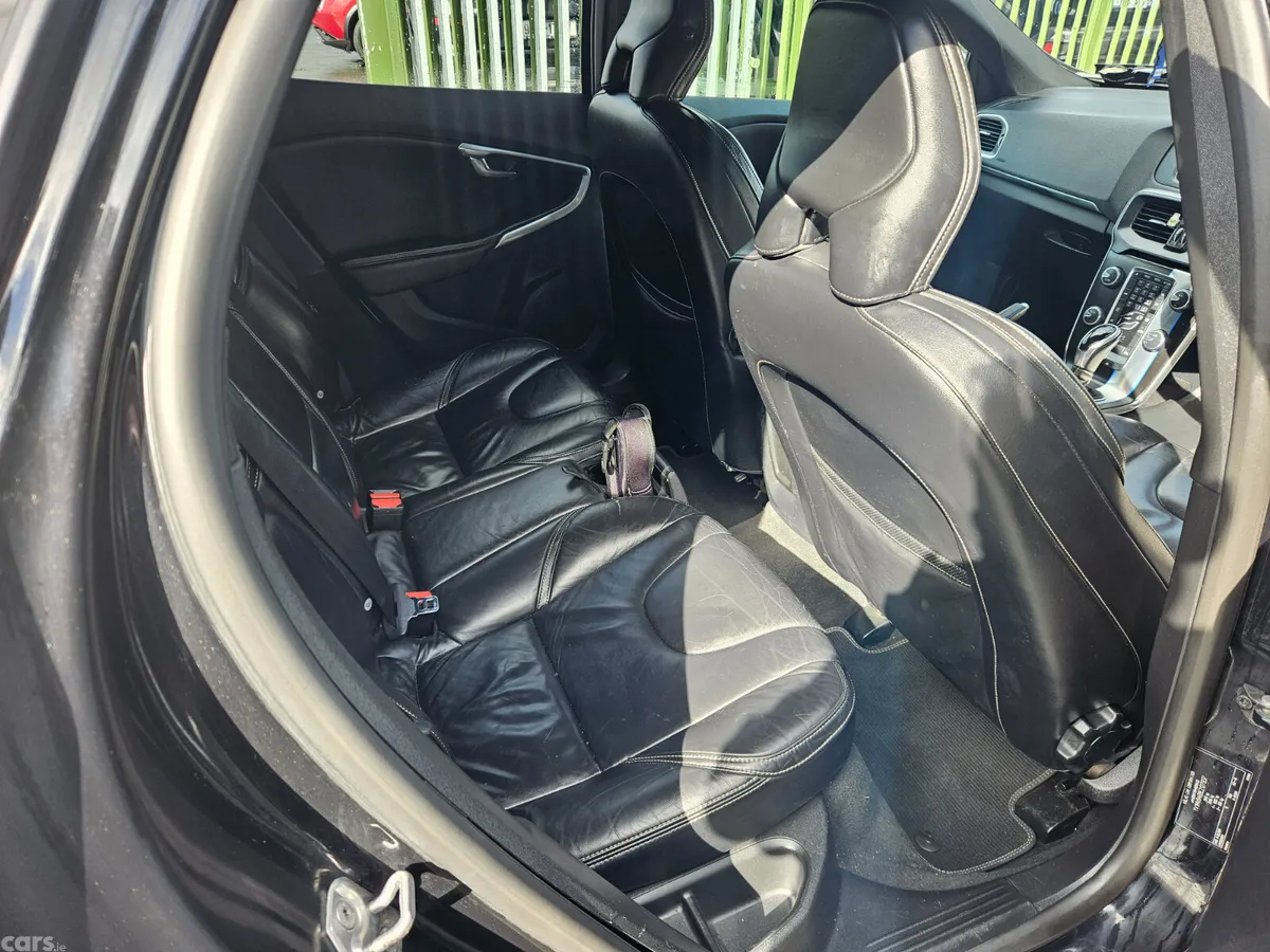 Volvo V40 Hatchback, Diesel, 2014, Black