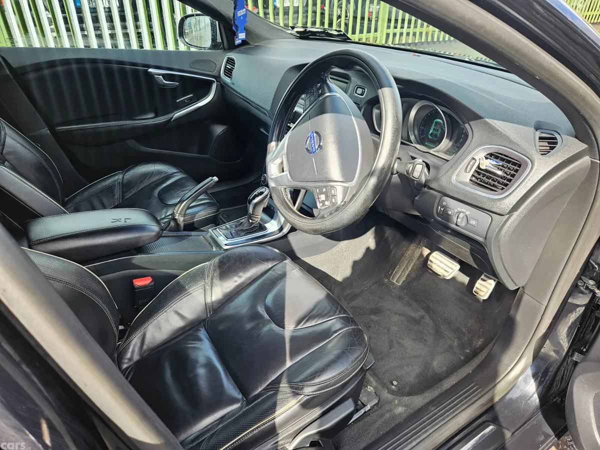 Volvo V40 Hatchback, Diesel, 2014, Black