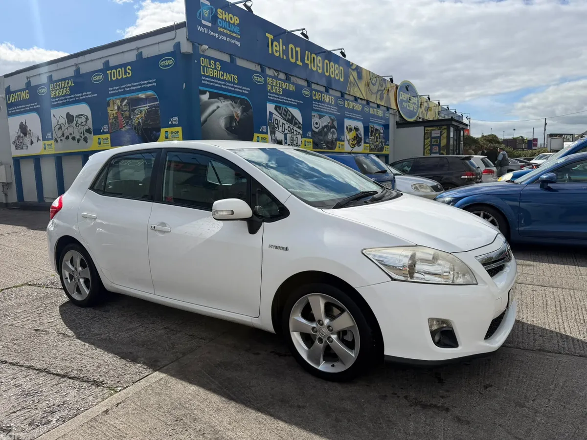 Toyota Auris Hatchback, Petrol Hybrid, 2011, White