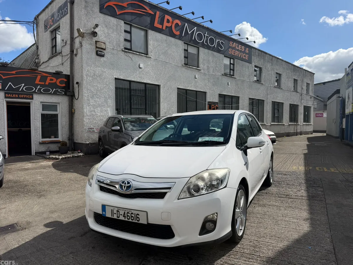 Toyota Auris Hatchback, Petrol Hybrid, 2011, White