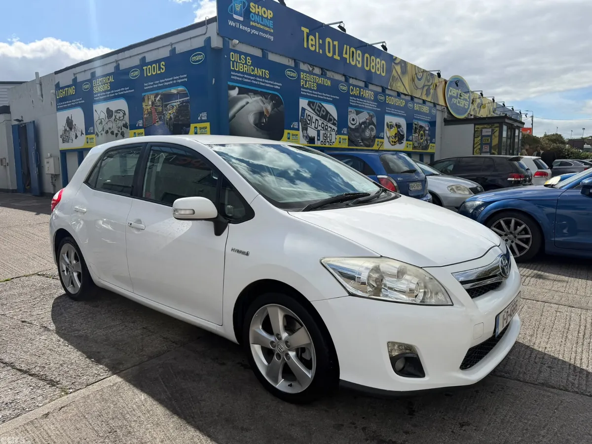 Toyota Auris Hatchback, Petrol Hybrid, 2011, White