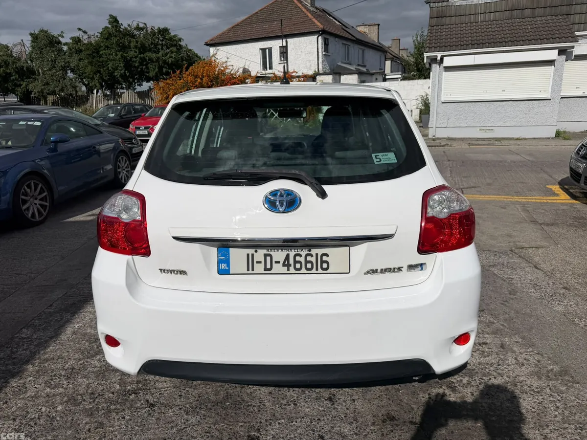 Toyota Auris Hatchback, Petrol Hybrid, 2011, White