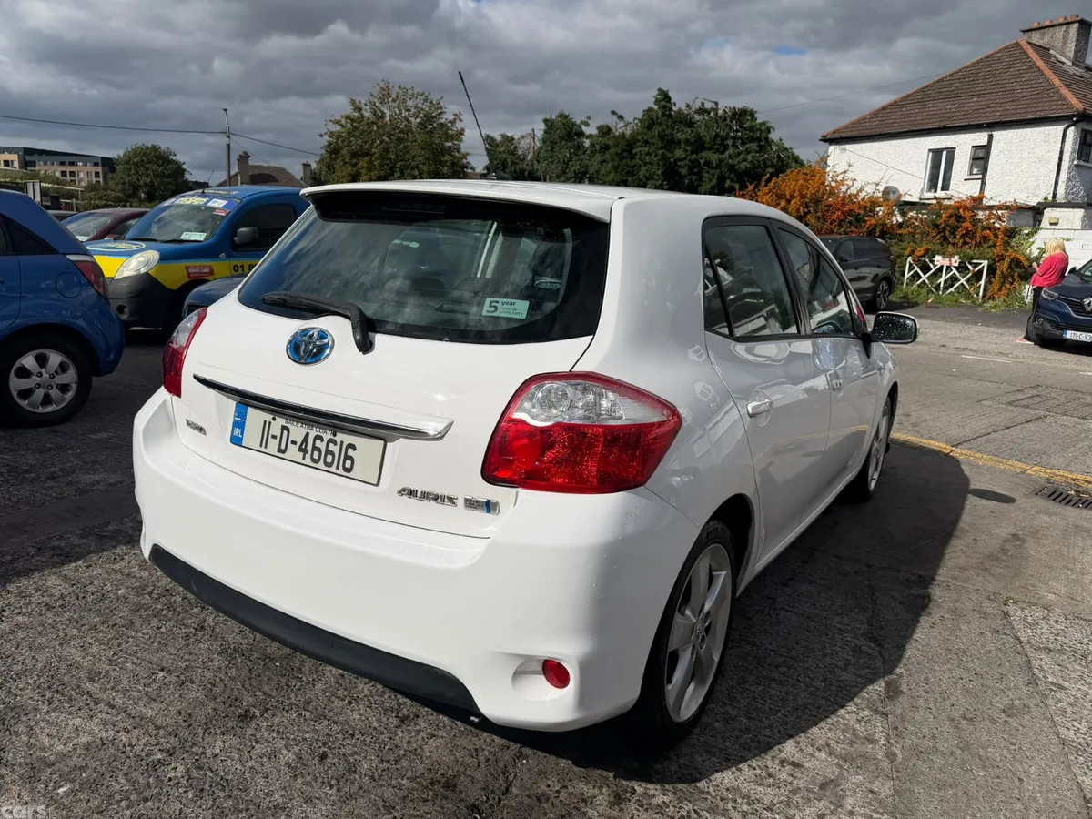 Toyota Auris Hatchback, Petrol Hybrid, 2011, White