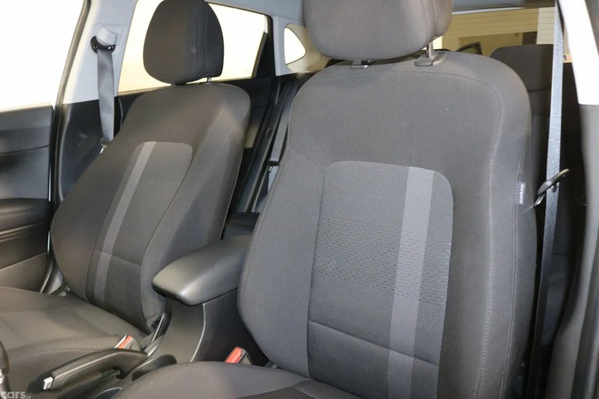 Hyundai i20 Hatchback, Petrol, 2024, White