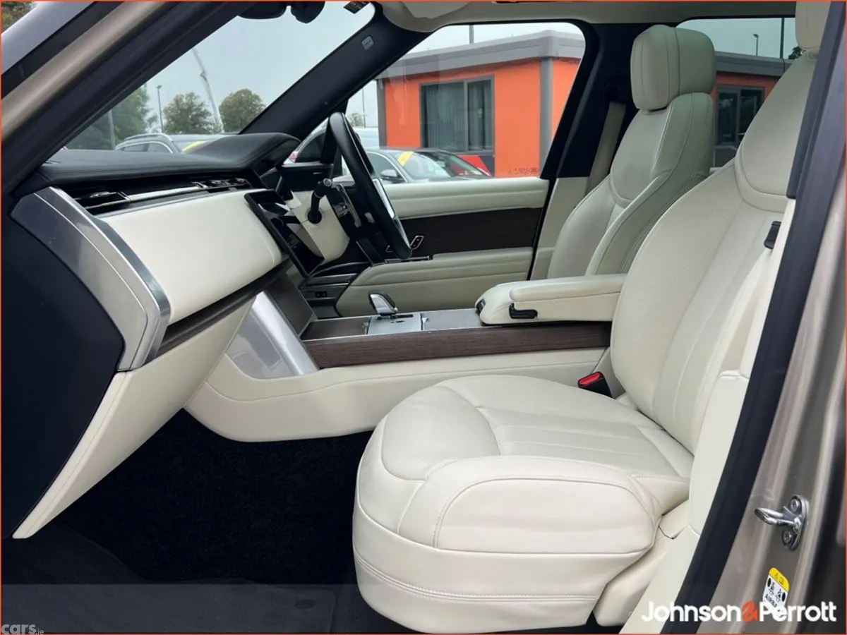 Land Rover Range Rover SUV, Petrol Plug-in Hybrid, 2024, Yellow