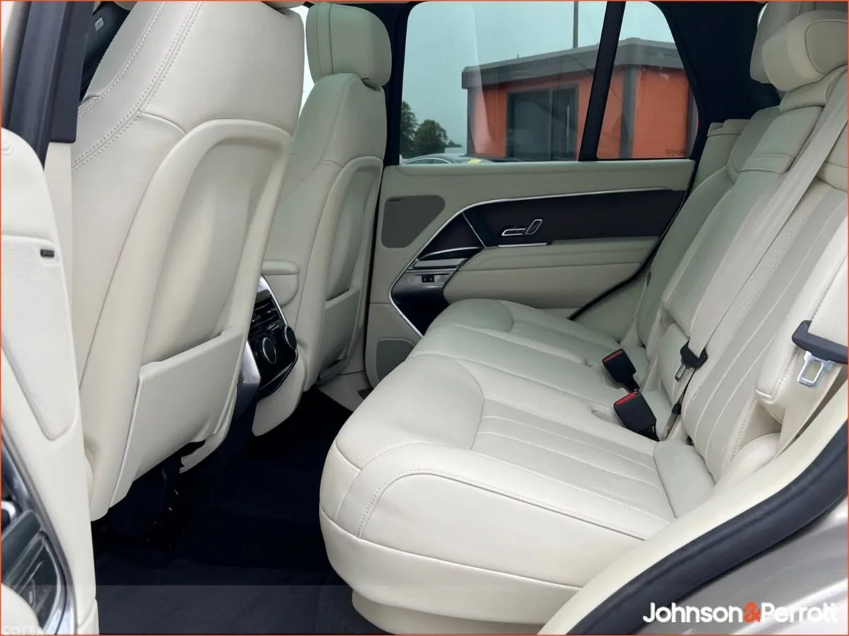 Land Rover Range Rover SUV, Petrol Plug-in Hybrid, 2024, Yellow