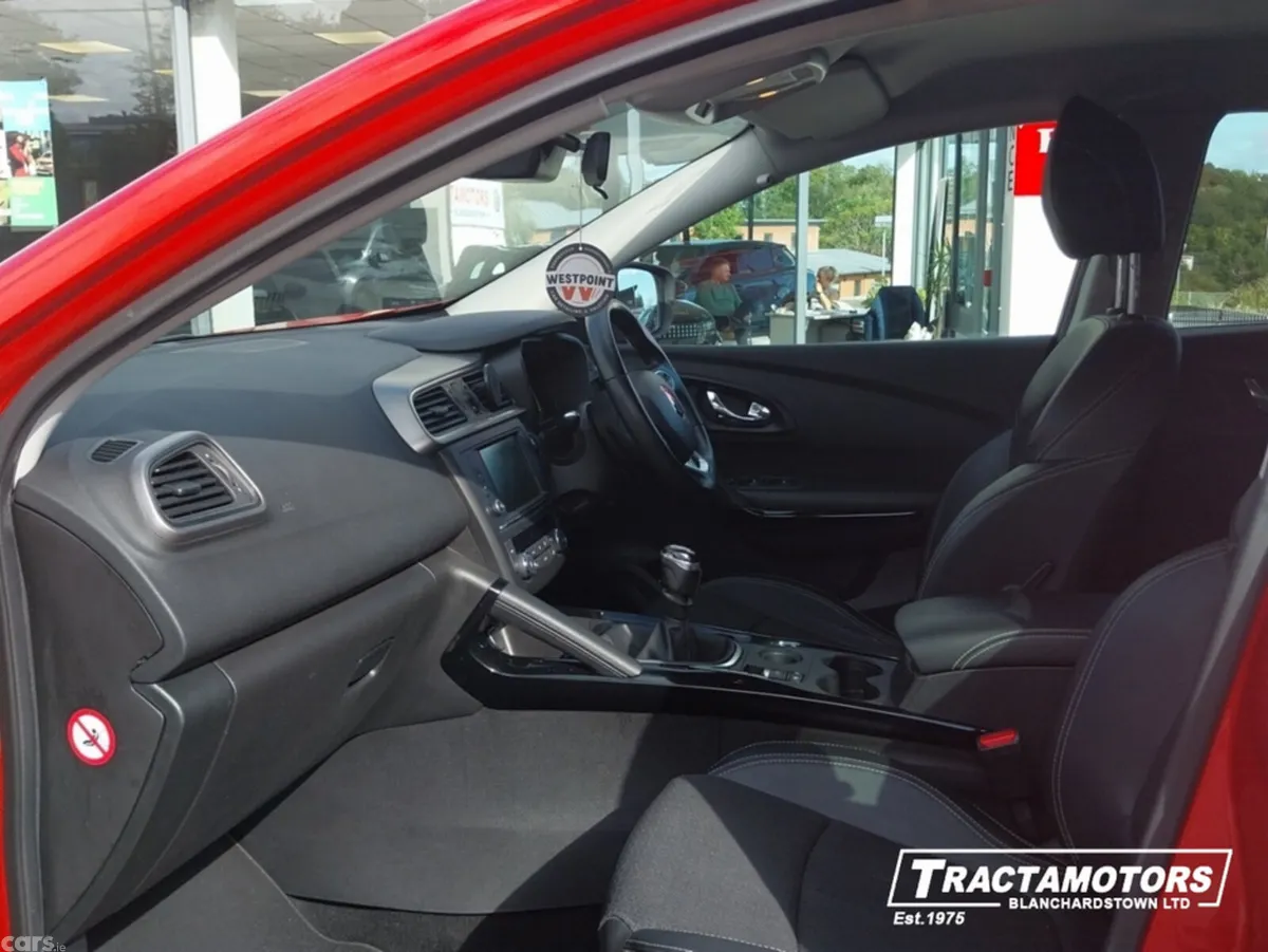 Renault Kadjar SUV, Petrol, 2017, Red