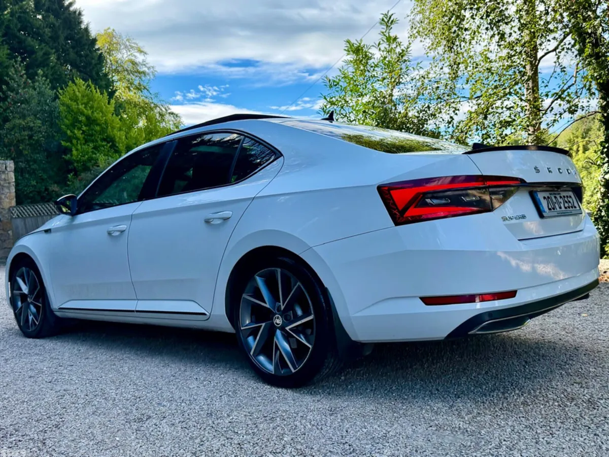 Skoda Superb Hatchback, Diesel, 2020, White