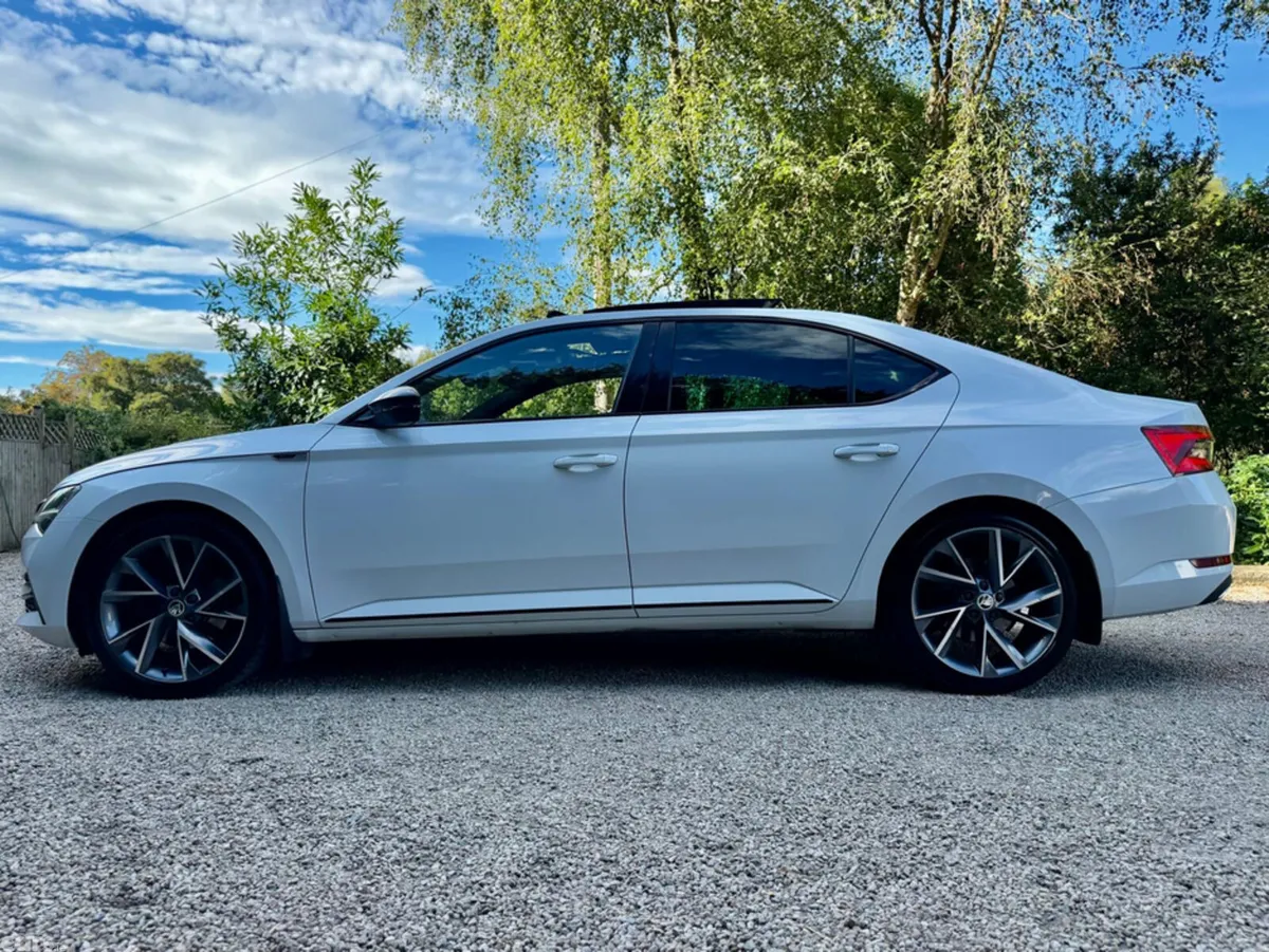 Skoda Superb Hatchback, Diesel, 2020, White