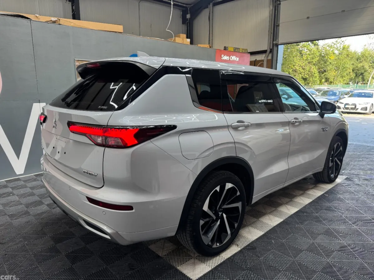Mitsubishi Outlander SUV, Petrol Plug-in Hybrid, 2024, White