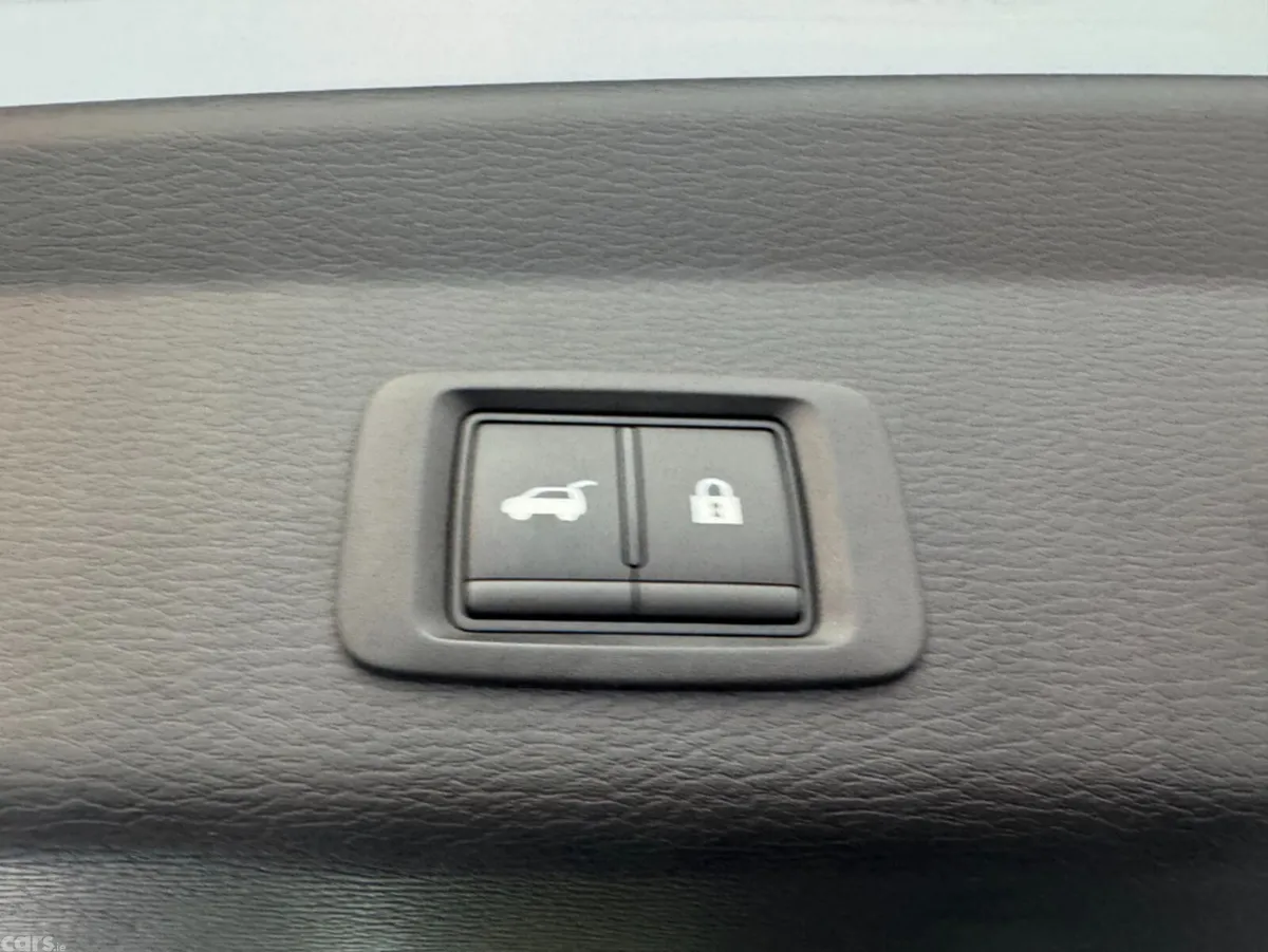 Mitsubishi Outlander SUV, Petrol Plug-in Hybrid, 2024, White