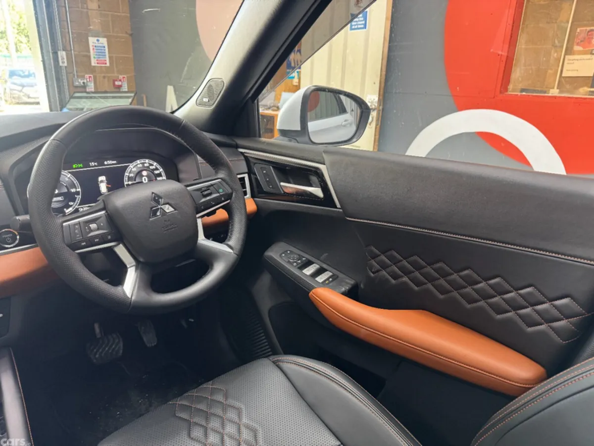 Mitsubishi Outlander SUV, Petrol Plug-in Hybrid, 2024, White