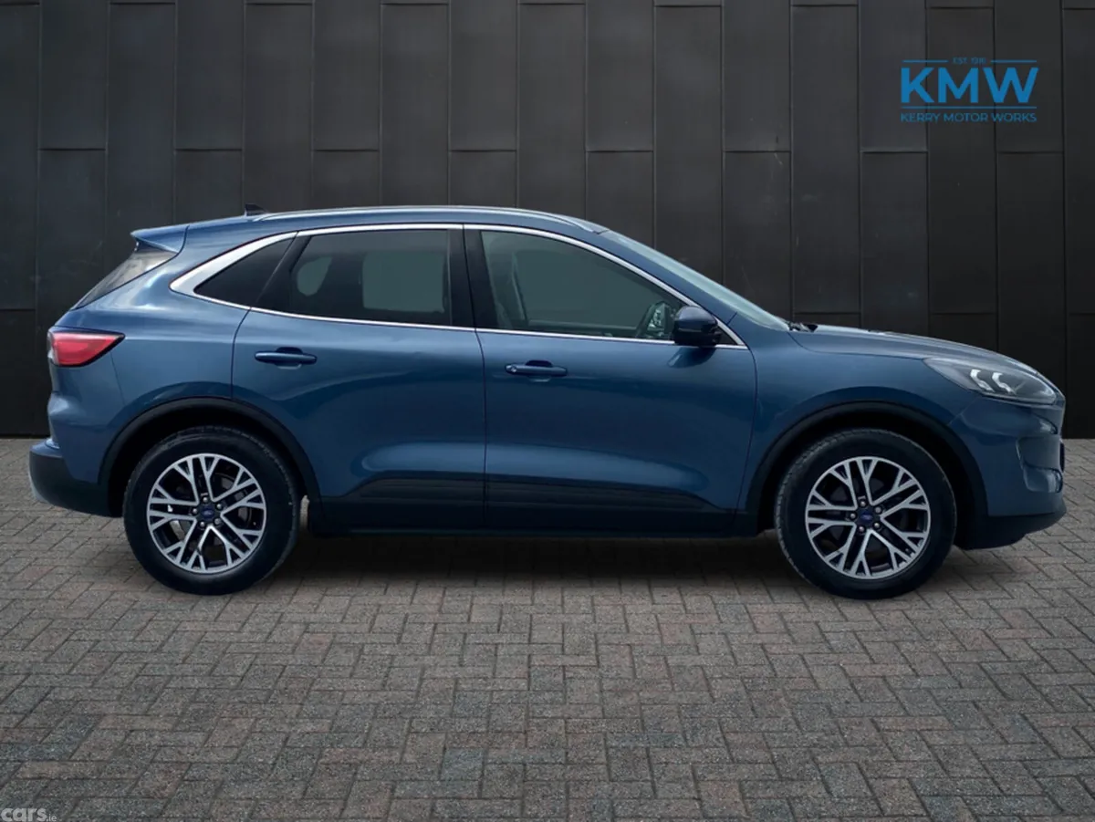 Ford Kuga Hatchback, Diesel, 2021, Blue