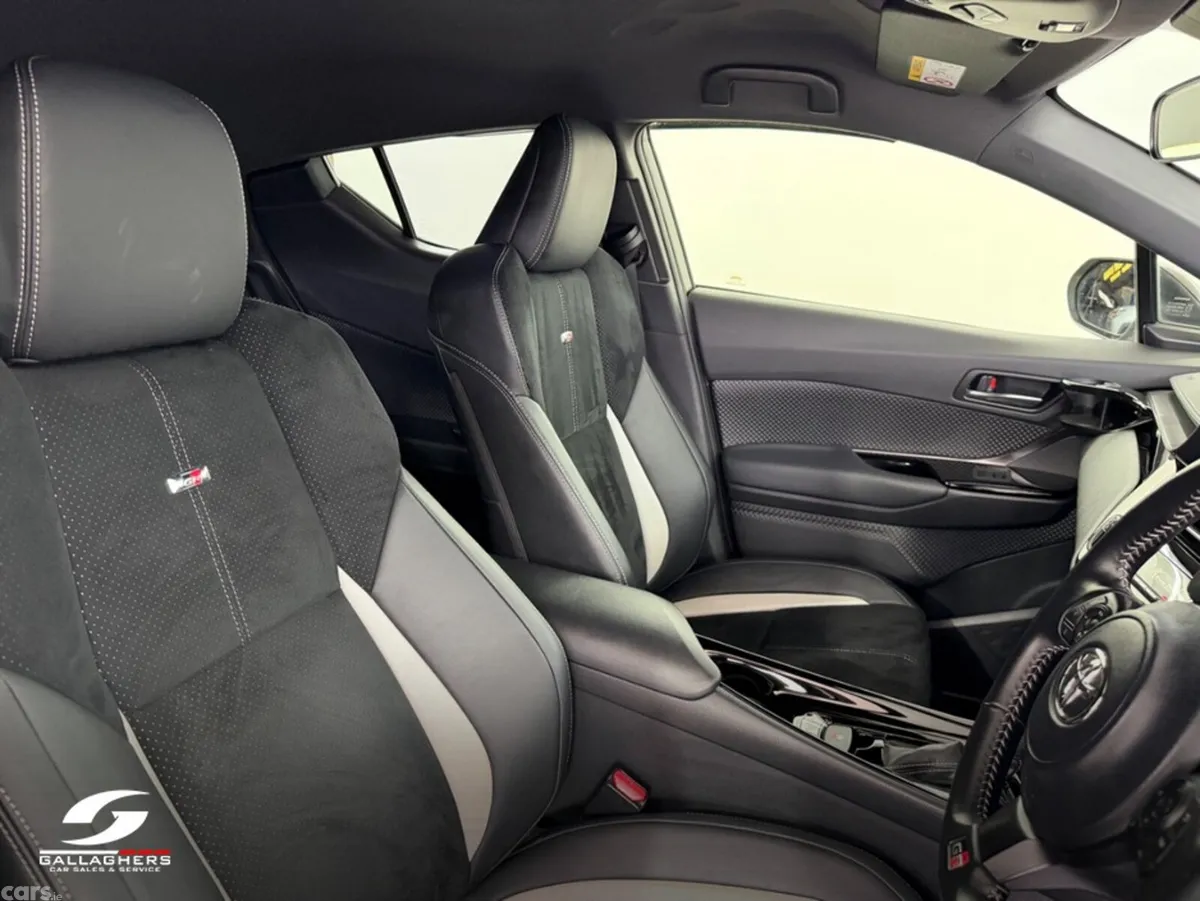 Toyota C-HR SUV, Petrol Hybrid, 2020, White