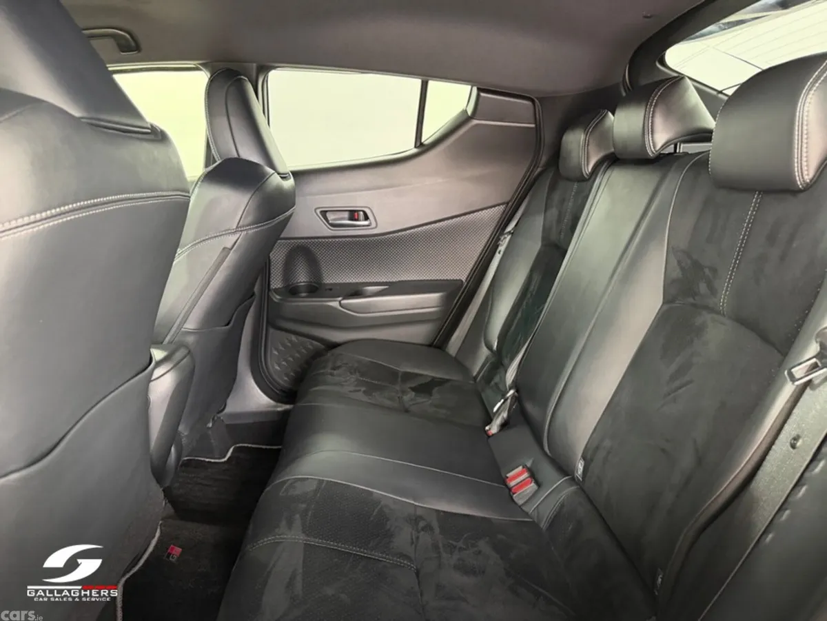 Toyota C-HR SUV, Petrol Hybrid, 2020, White