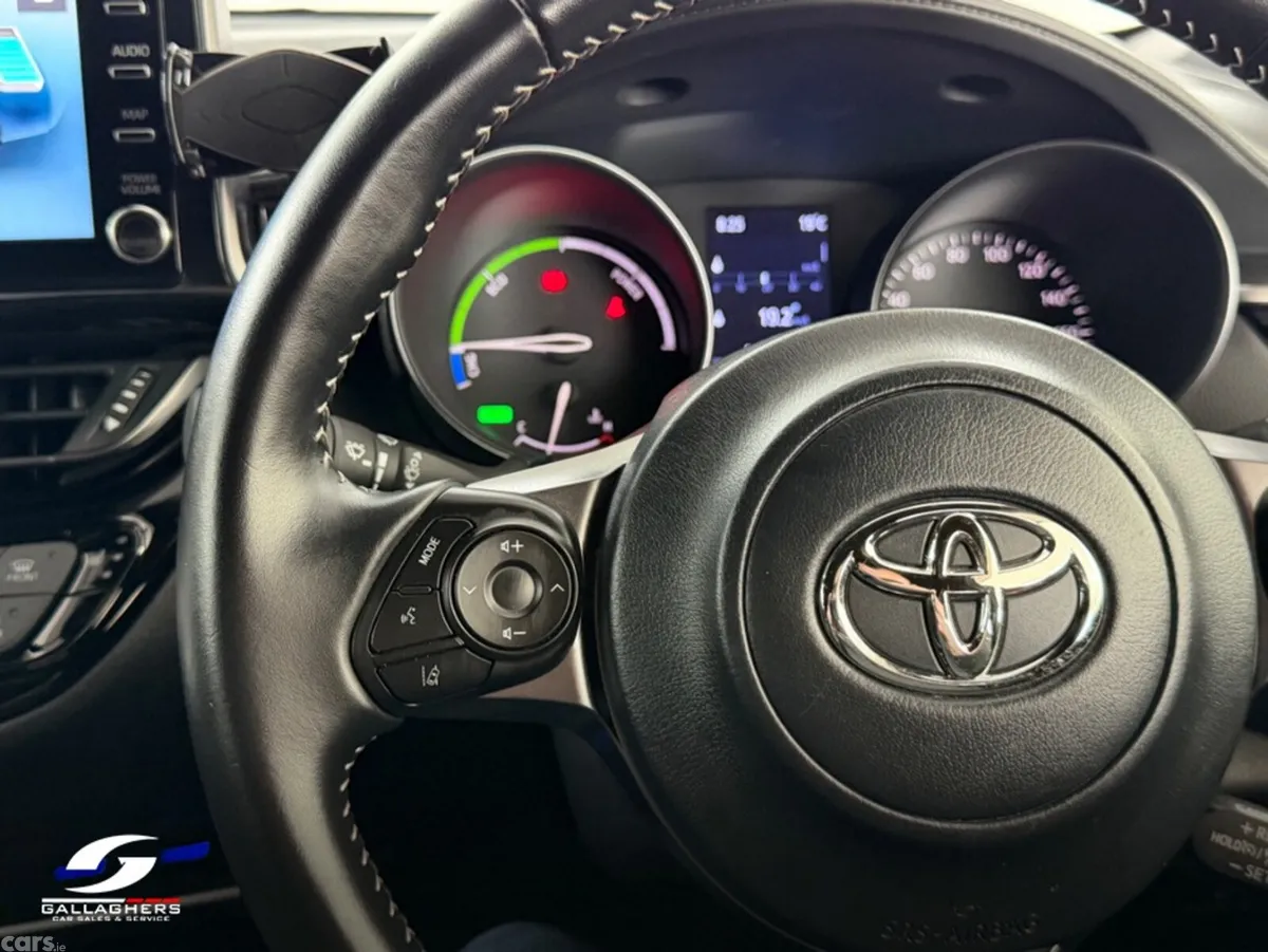 Toyota C-HR SUV, Petrol Hybrid, 2020, White