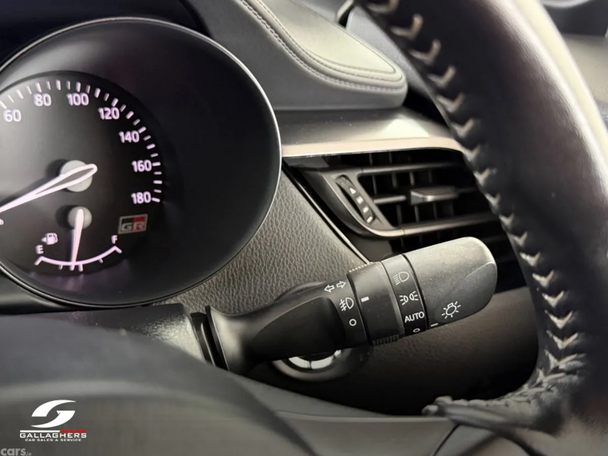 Toyota C-HR SUV, Petrol Hybrid, 2020, White