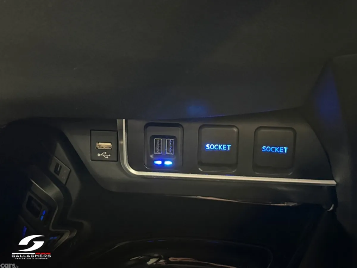 Toyota C-HR SUV, Petrol Hybrid, 2020, White