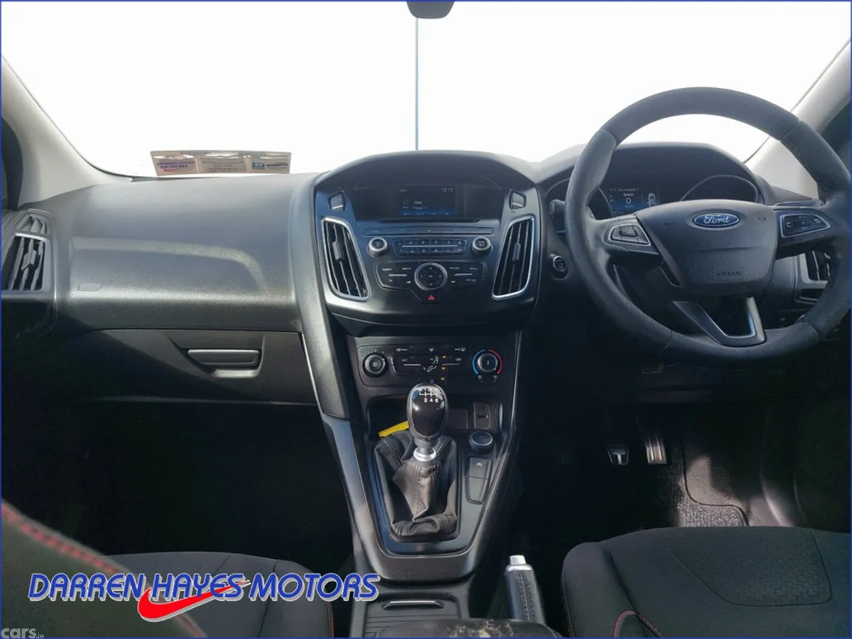 Ford Focus Hatchback, Diesel, 2015, Red