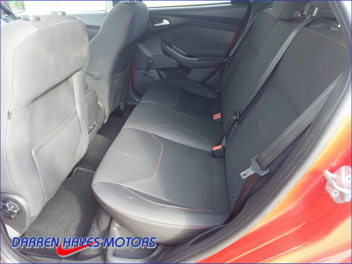 Ford Focus Hatchback, Diesel, 2015, Red