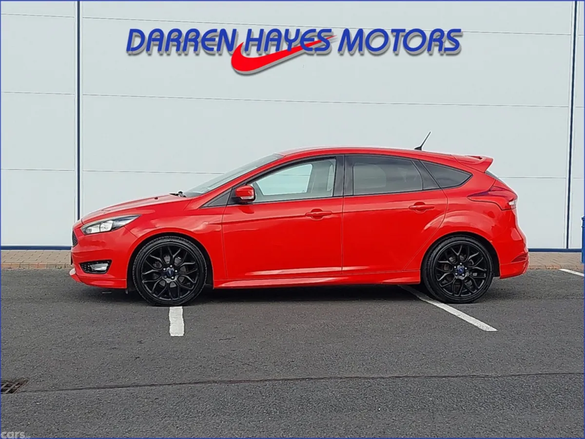 Ford Focus Hatchback, Diesel, 2015, Red