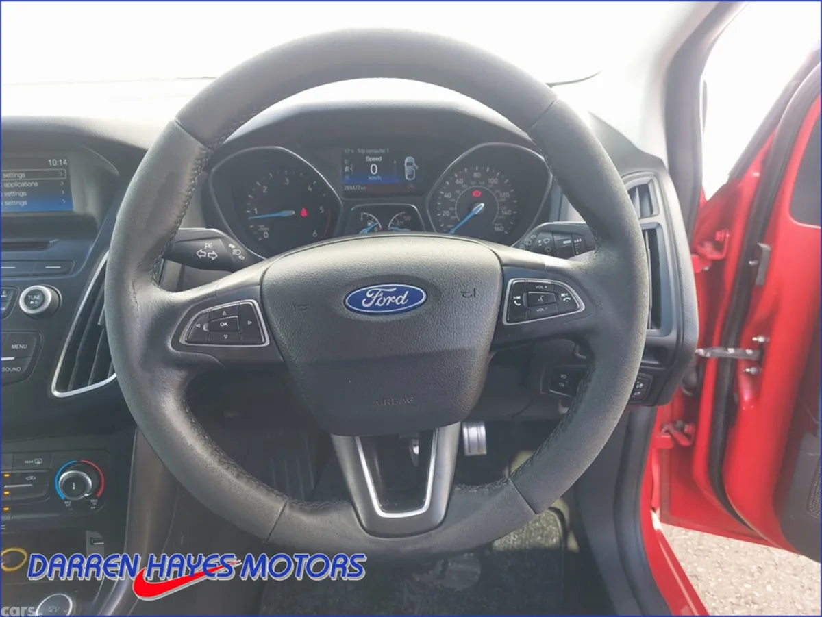 Ford Focus Hatchback, Diesel, 2015, Red