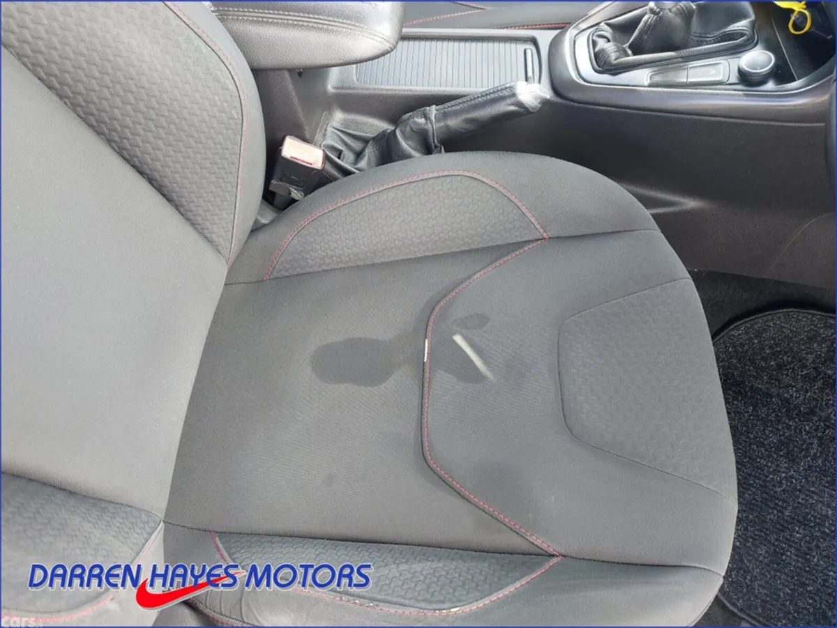 Ford Focus Hatchback, Diesel, 2015, Red