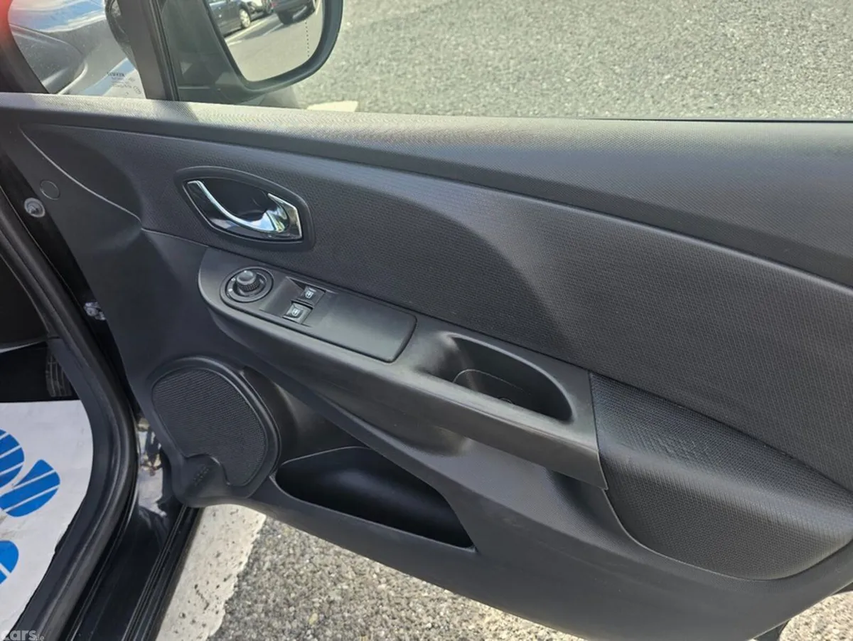 Renault Clio Hatchback, Petrol, 2015, Black
