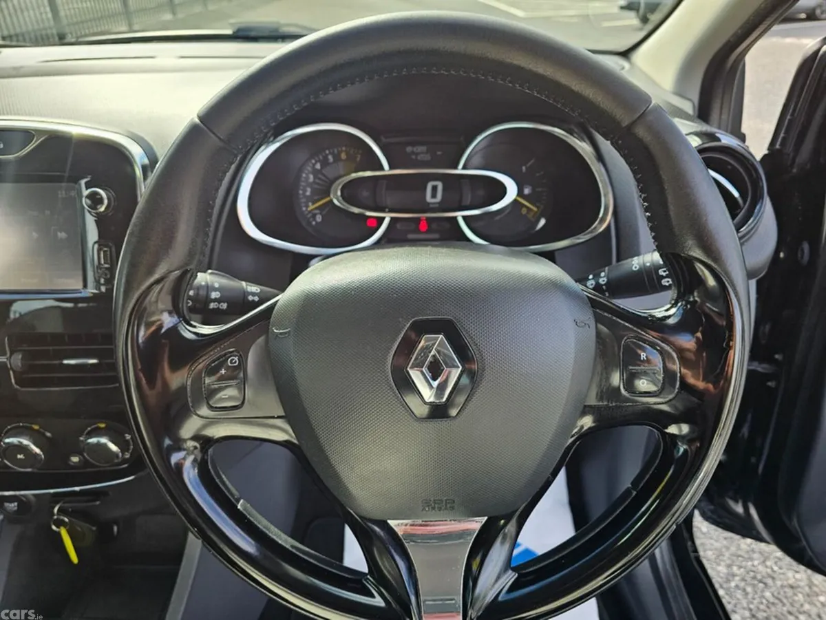 Renault Clio Hatchback, Petrol, 2015, Black