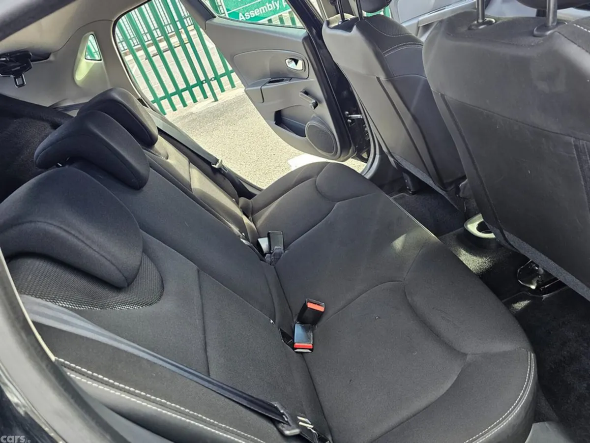 Renault Clio Hatchback, Petrol, 2015, Black