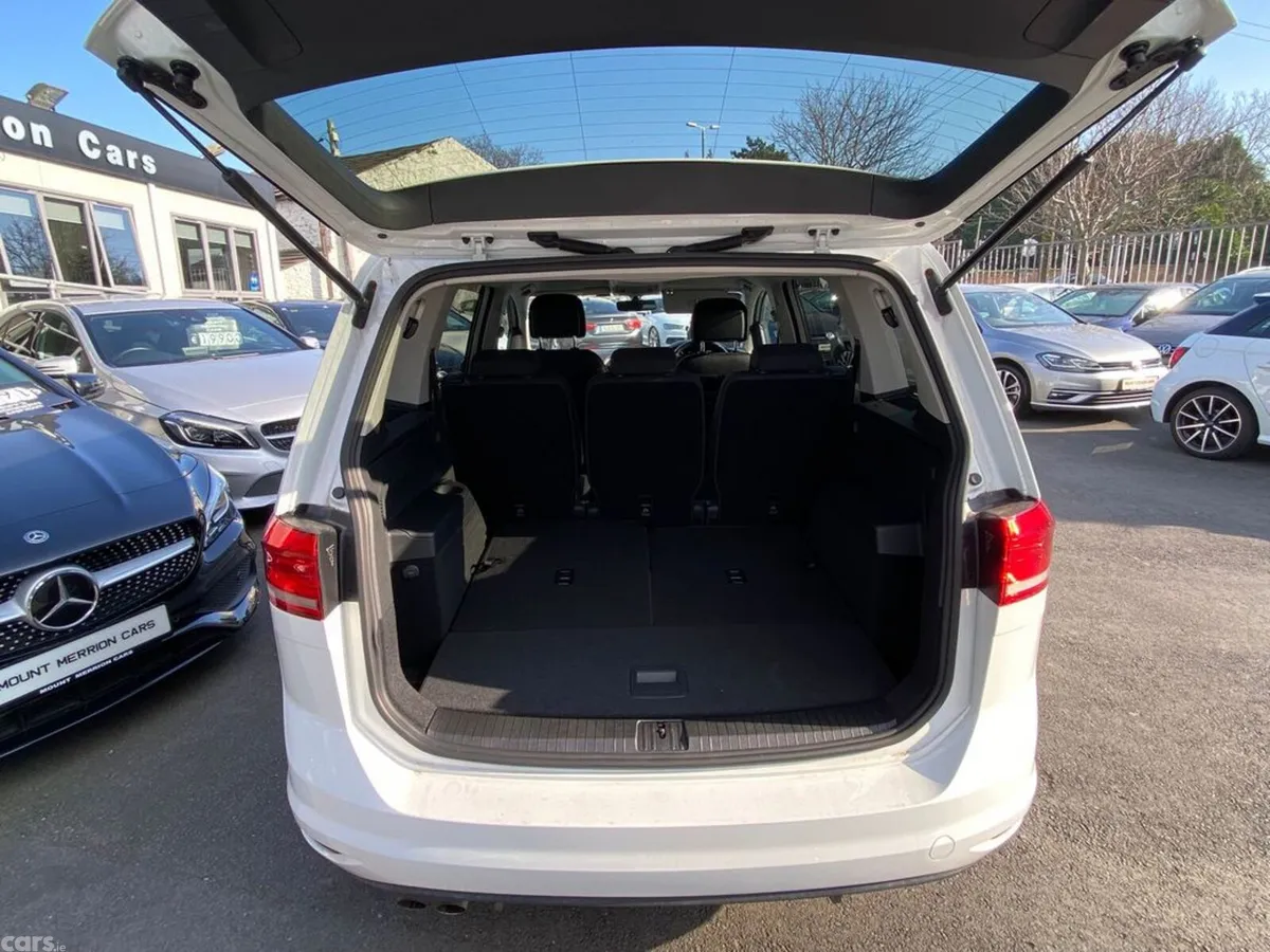 Volkswagen Touran MPV, Petrol, 2016, White