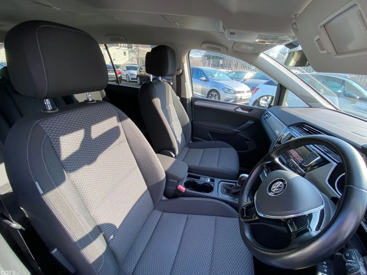 Volkswagen Touran MPV, Petrol, 2016, White