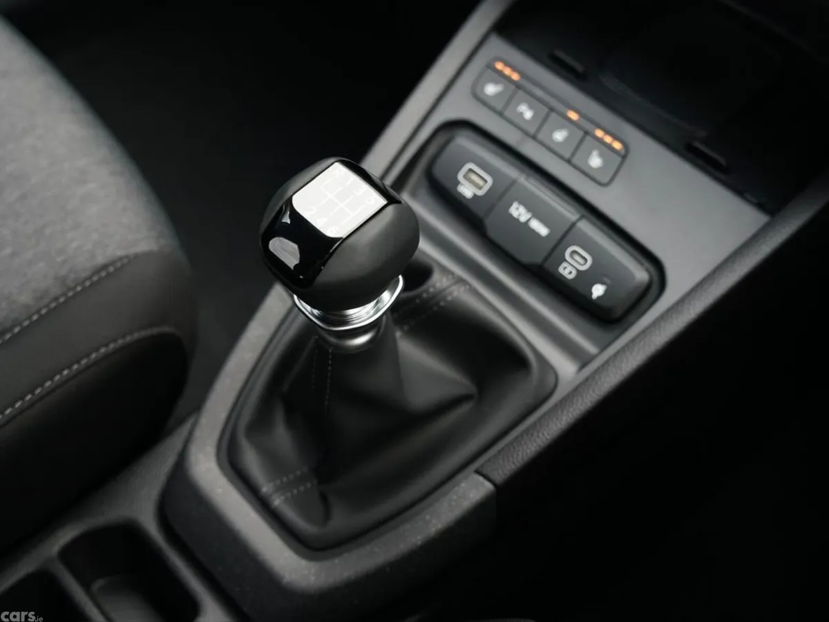 Kia Stonic Hatchback, Petrol, 2027, Red