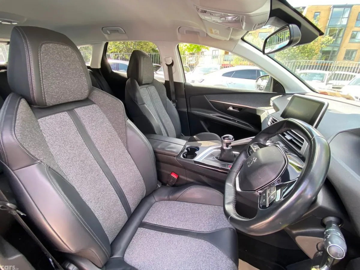 Peugeot 3008 Hatchback, Petrol, 2018, Grey