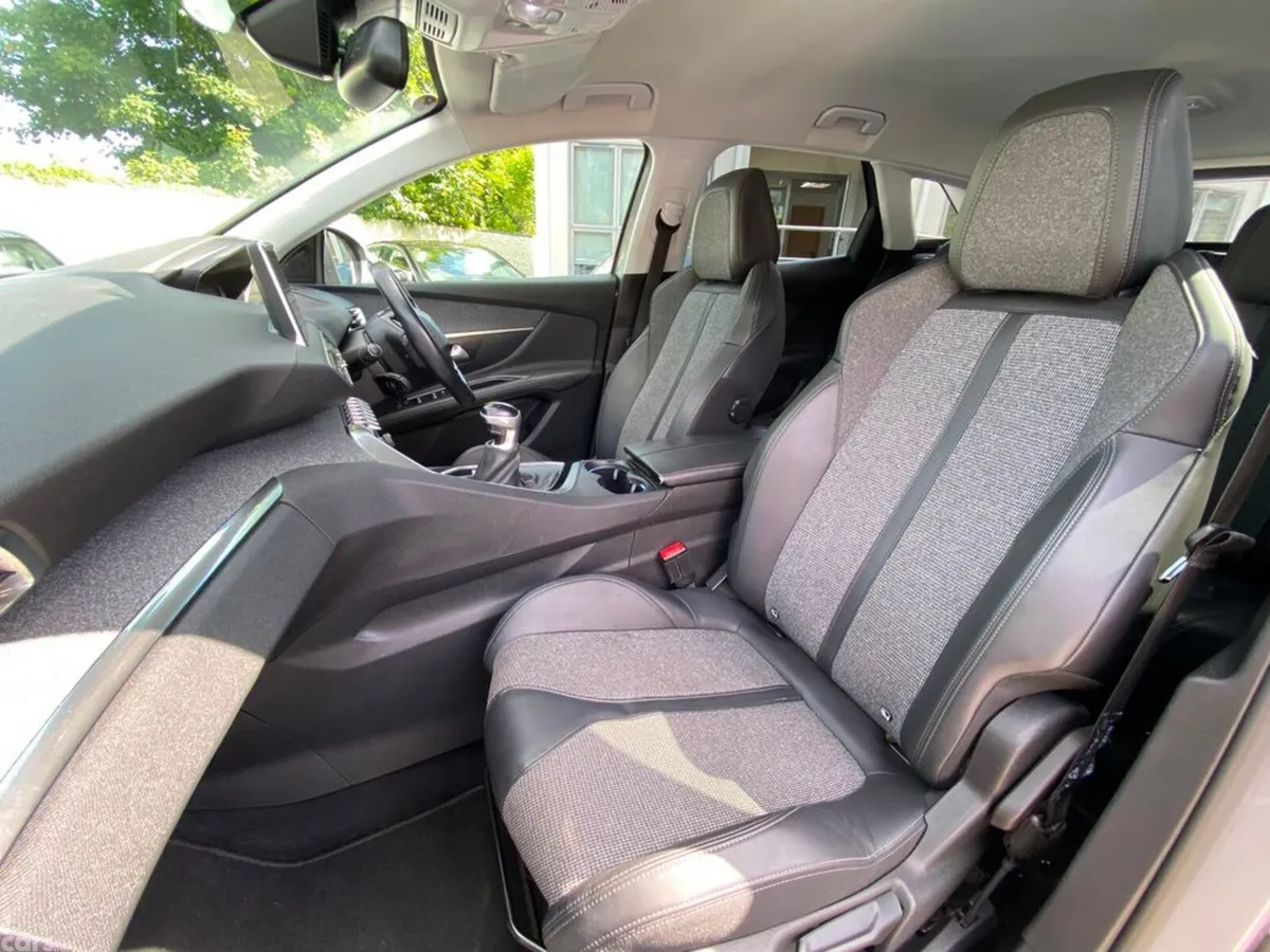 Peugeot 3008 Hatchback, Petrol, 2018, Grey