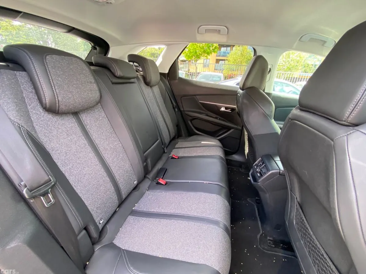 Peugeot 3008 Hatchback, Petrol, 2018, Grey