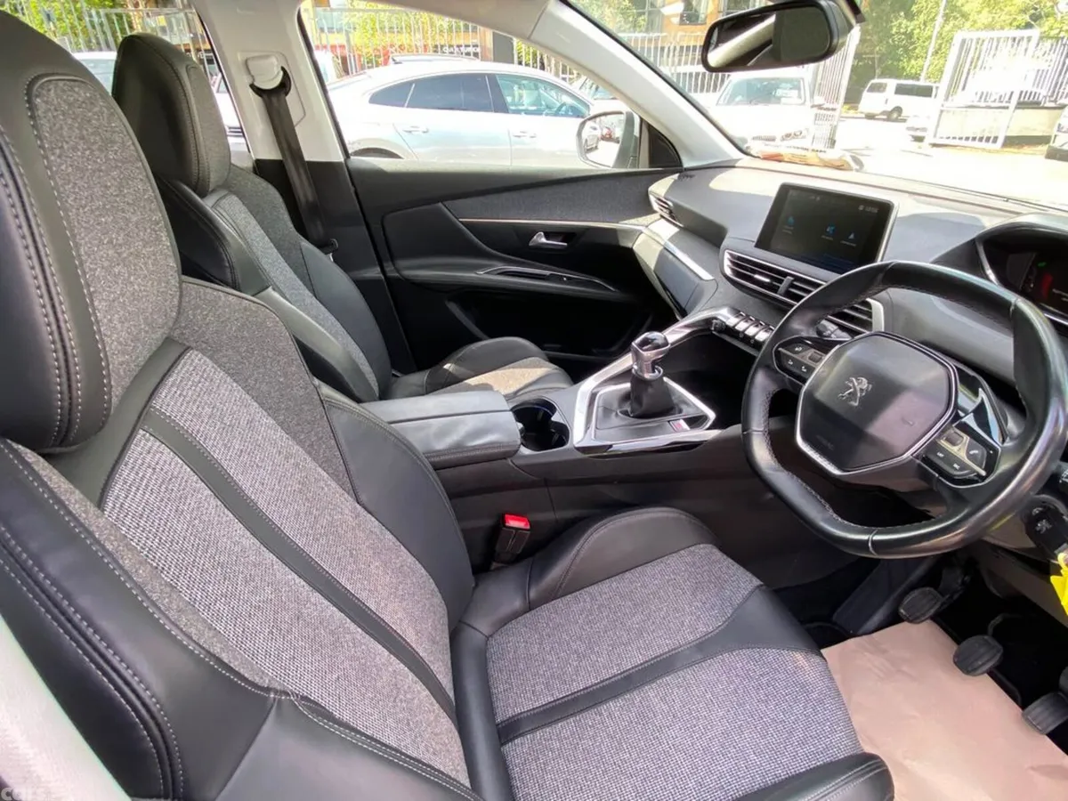 Peugeot 3008 Hatchback, Petrol, 2018, Grey