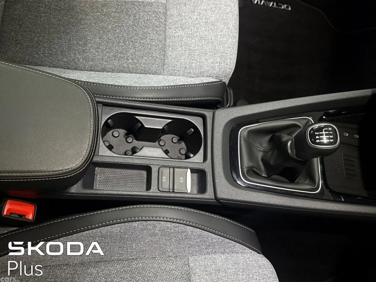 Skoda Octavia Saloon, Diesel, 2025, Black