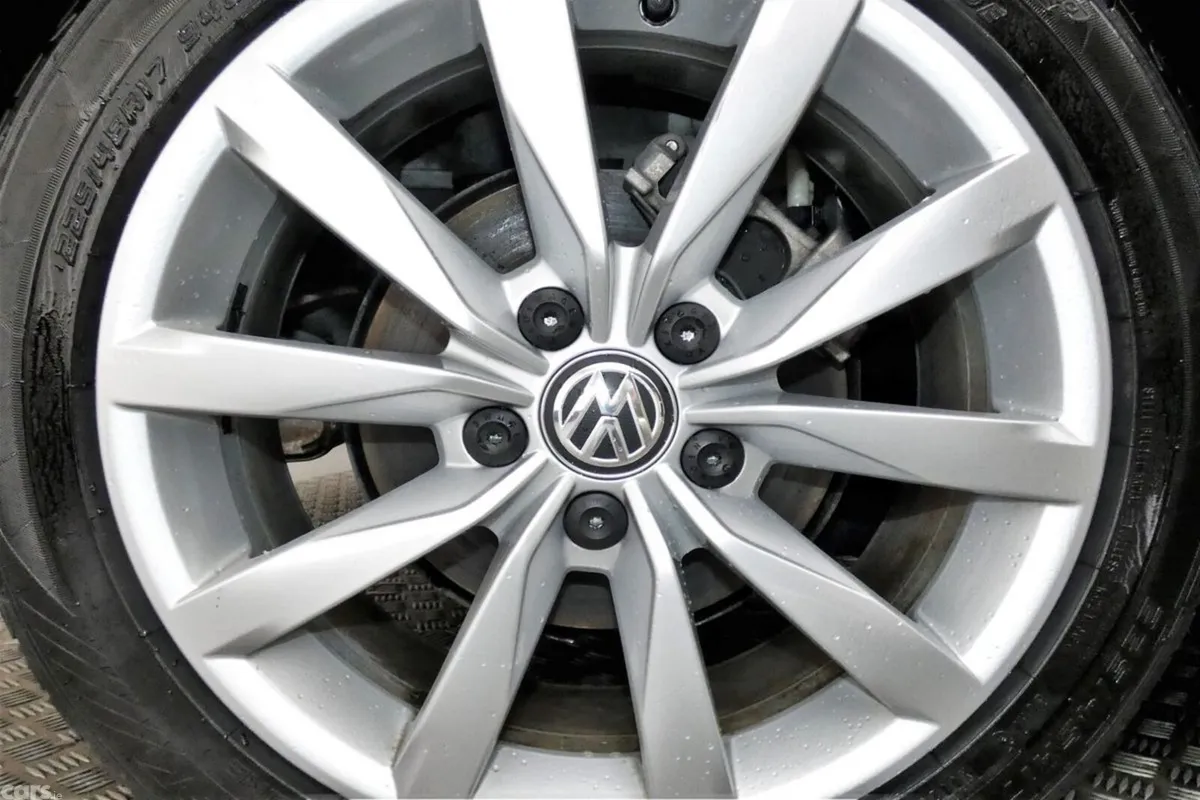 Volkswagen Golf Hatchback, Petrol, 2019, Red