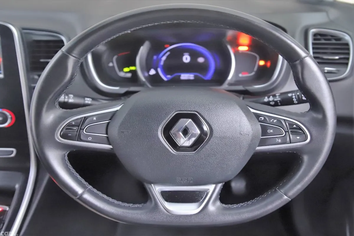 Renault Grand Scenic MPV, Diesel, 2021, Red