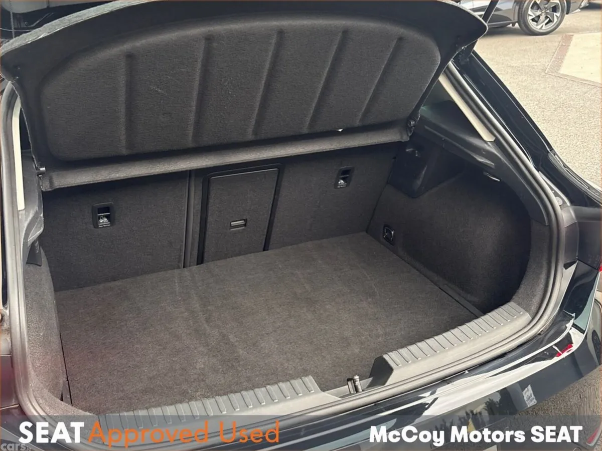 SEAT Leon Hatchback, Petrol Plug-in Hybrid, 2025, Black