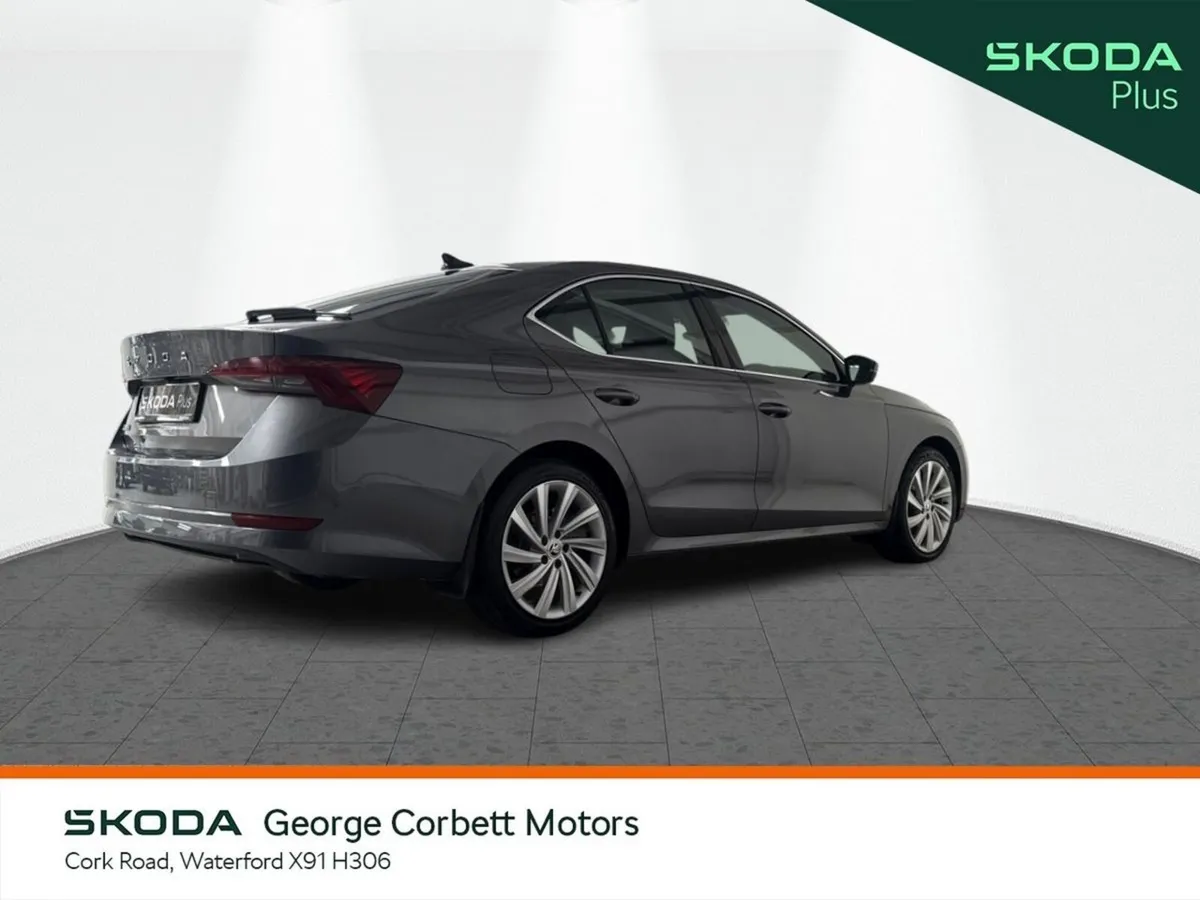 Skoda Octavia Saloon, Diesel, 2023, Grey