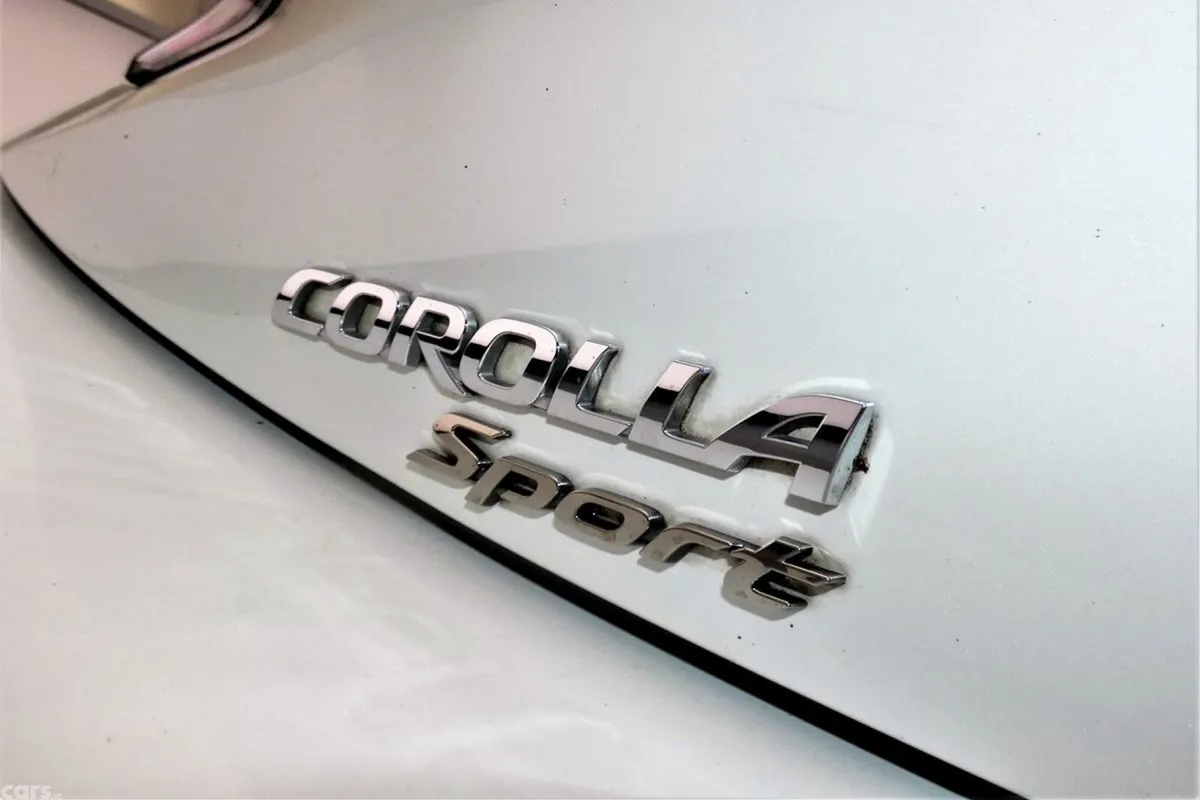 Toyota Corolla Hatchback, Petrol Hybrid, 2021, White