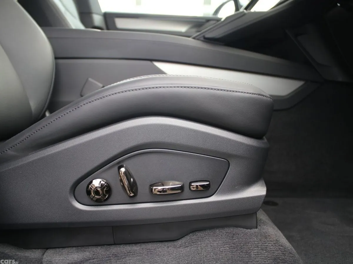 Porsche Cayenne SUV, Electric, 2026, Black