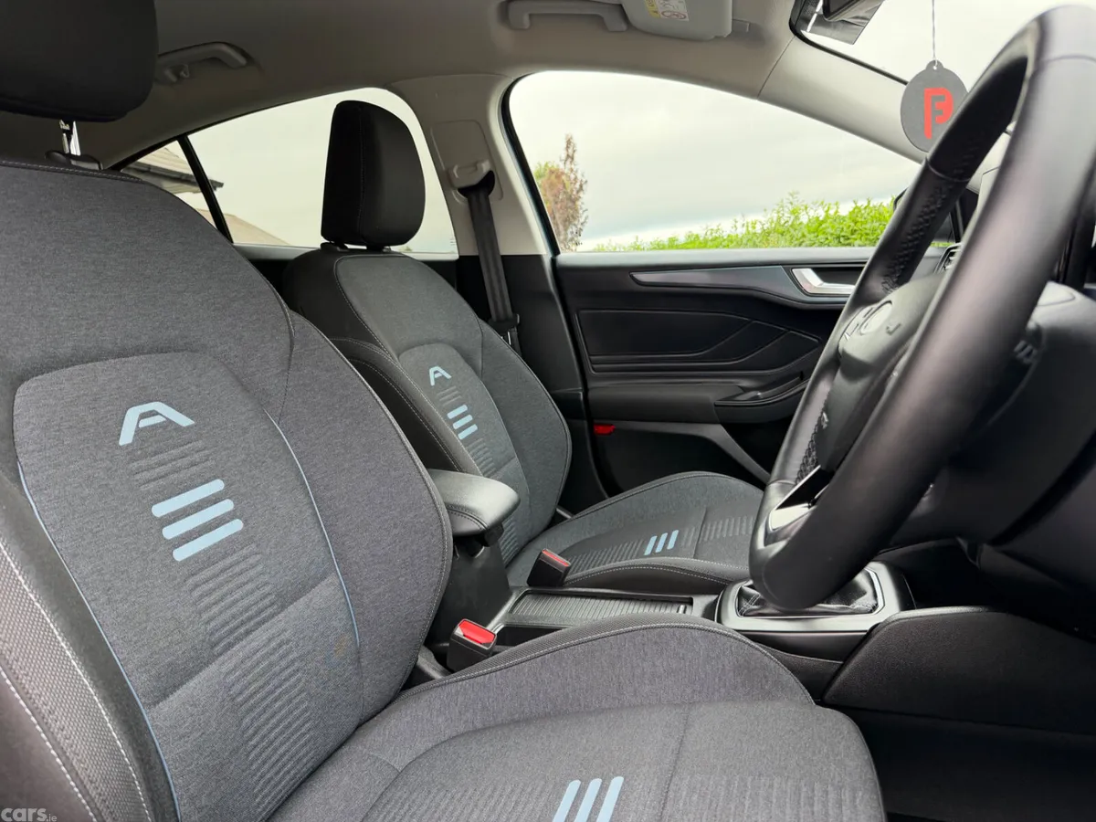 Ford Focus Hatchback, Petrol, 2023, Blue