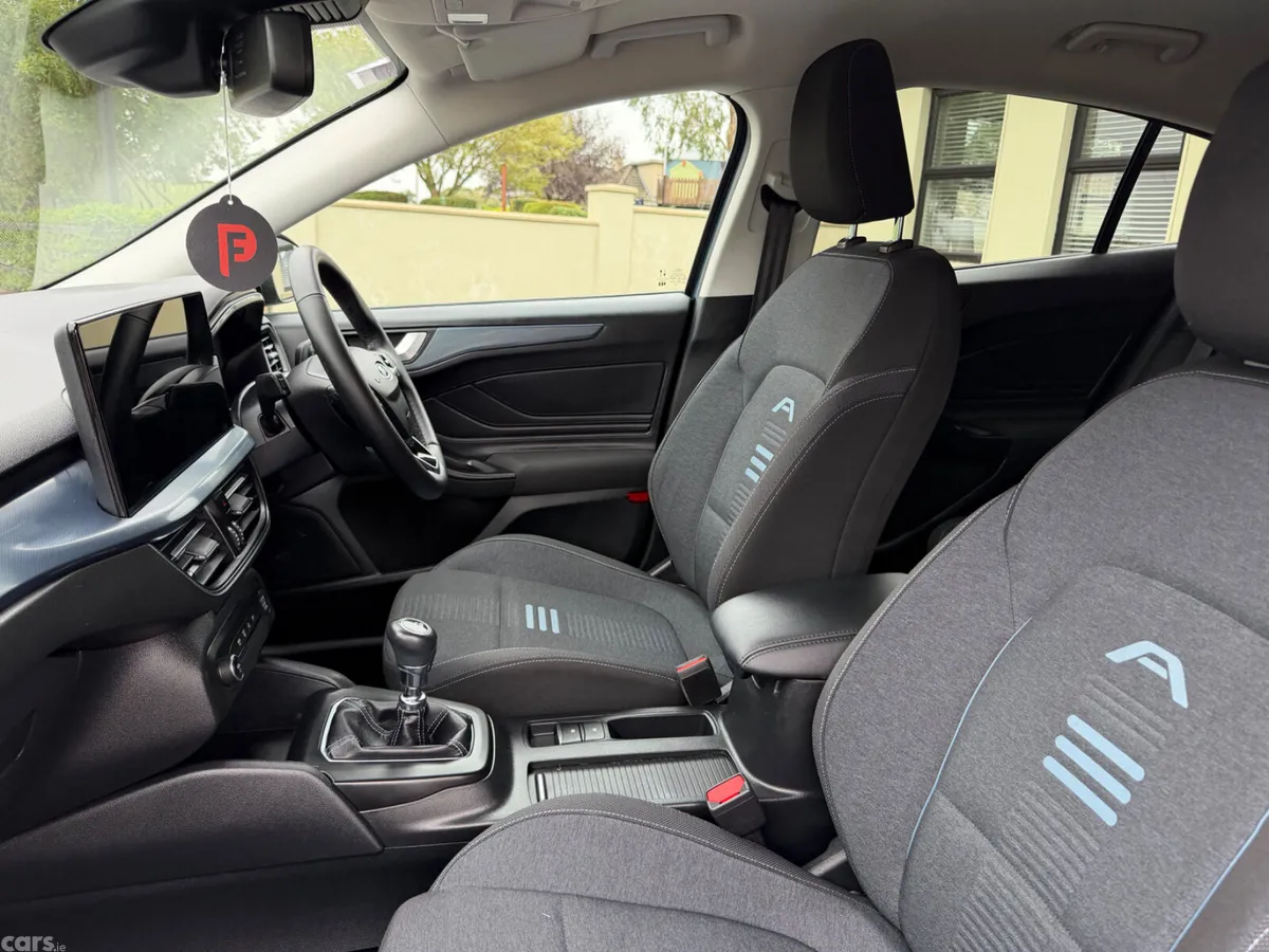Ford Focus Hatchback, Petrol, 2023, Blue
