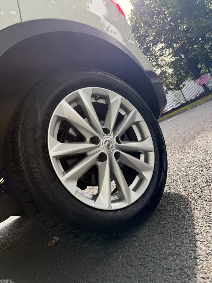 Nissan Qashqai Hatchback, Petrol, 2016, White