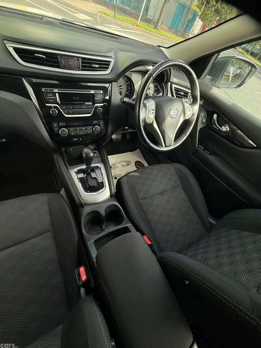 Nissan Qashqai Hatchback, Petrol, 2016, White